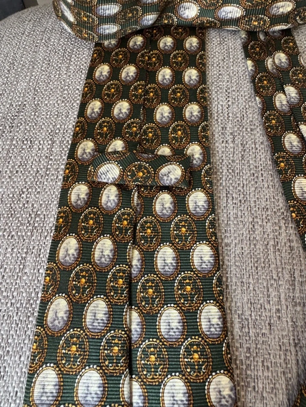 Vintage S.T. DuPont Paris 100% Silk Olive Green Cameo Men’s Tie